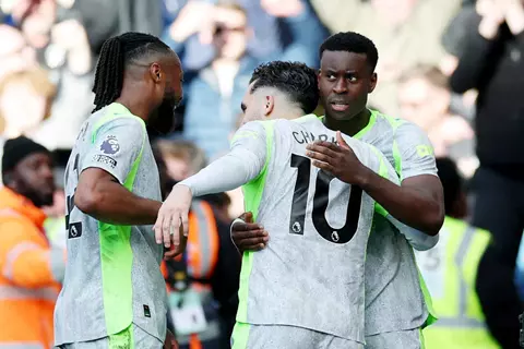 مستغلاً هدية الجانرز.. مانشستر سيتي يعاقب تشيلسي بثلاثية في الدوري الإنجليزي